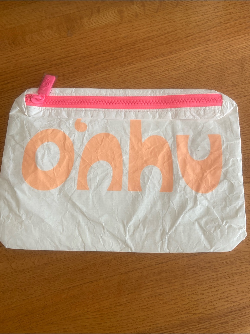 ALOHA Collection White Pouch with Peach OAHU and neon Pink Zipper